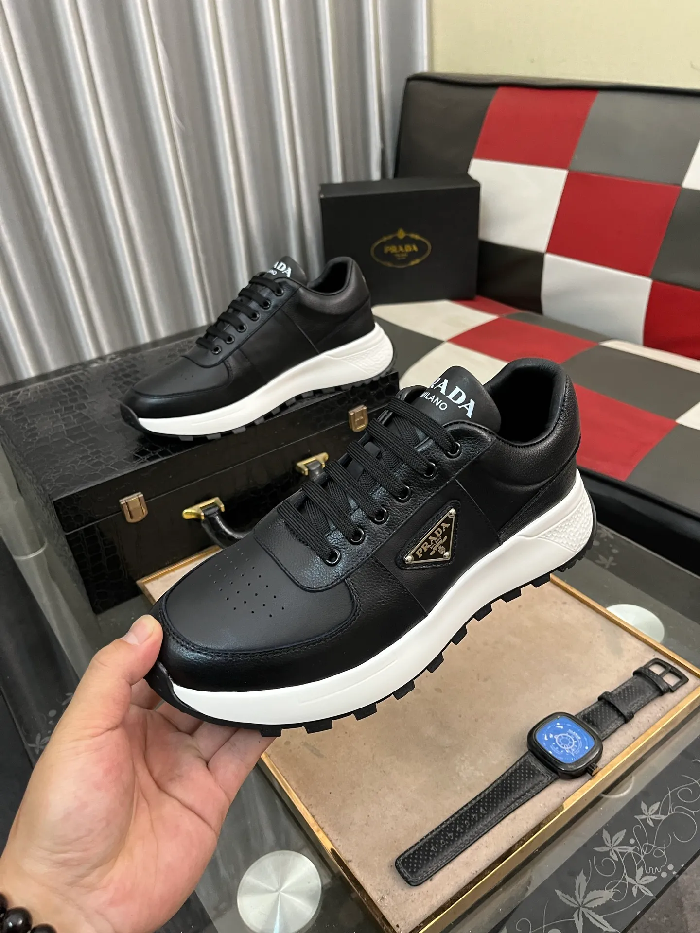 Men's shoes 💰440⌚️⌚️ PRADA [Prada] popular men's shoes, casual shoes and sports shoes! High-end quality 🍀 The upper is made of imported original cowhide 💥 cowhide lining; the original molded outsole. The style is correct and elegant, comfortable and versatile💪 Three quality guarantees. Size: 38-44, 3️⃣colors available.
